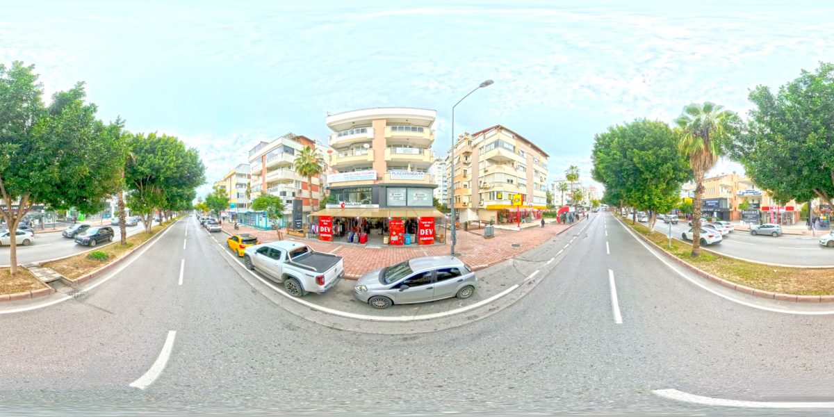 Antalya'da bir cadde kesişiminin 360 derece panoramik çekimi